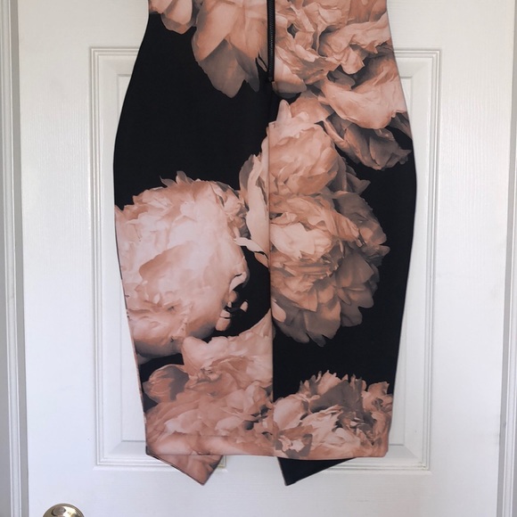 Dress - Picture 6 of 7